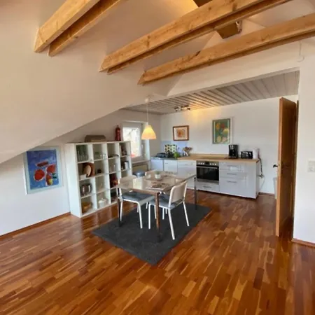 100m Zum See, Traumhafte Dachwohnung Mit Seeblick 아파트